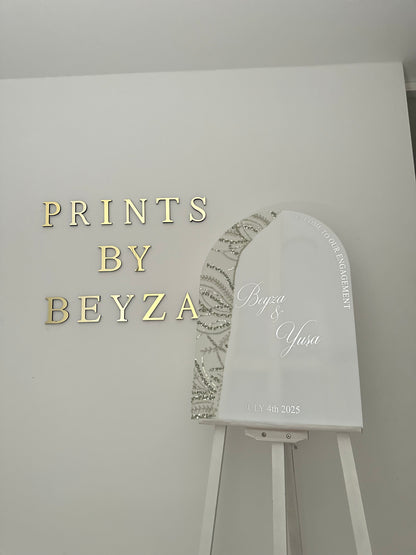 Empfangstafel gebogen